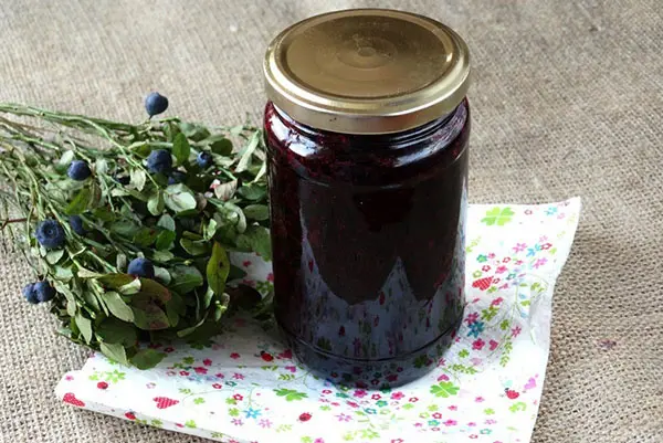 Blueberries in their own juice for the winter