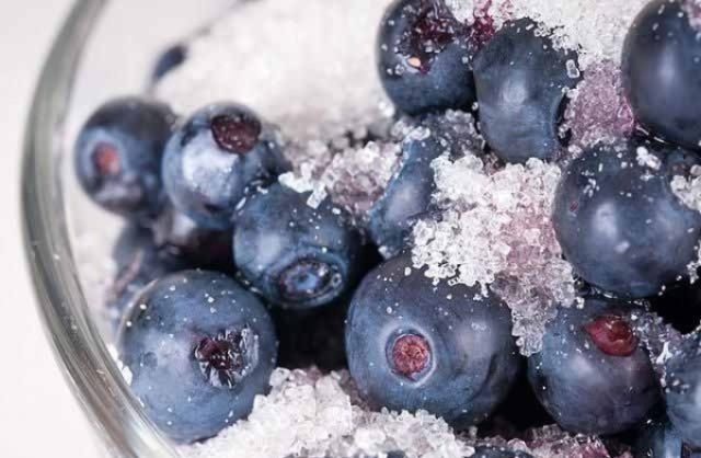 Blueberries pureed with sugar: the best recipes