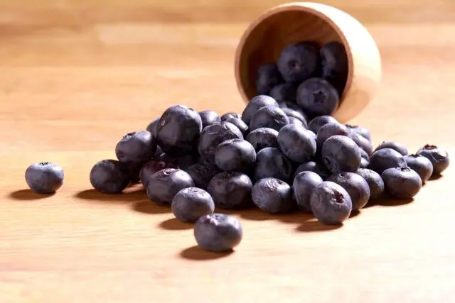 Blueberry compote for the winter: simple recipes