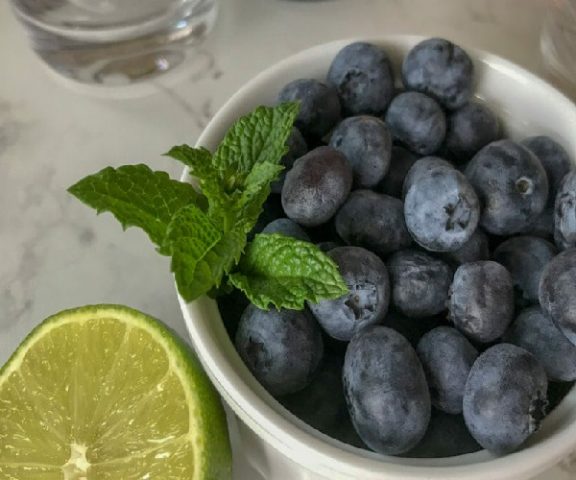 Blueberry compote for the winter: simple recipes