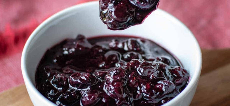 Blueberry compote for the winter: simple recipes