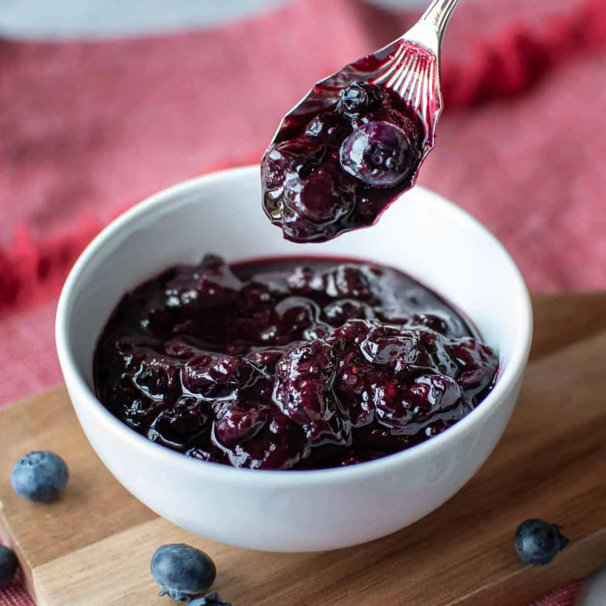 Blueberry compote for the winter: simple recipes