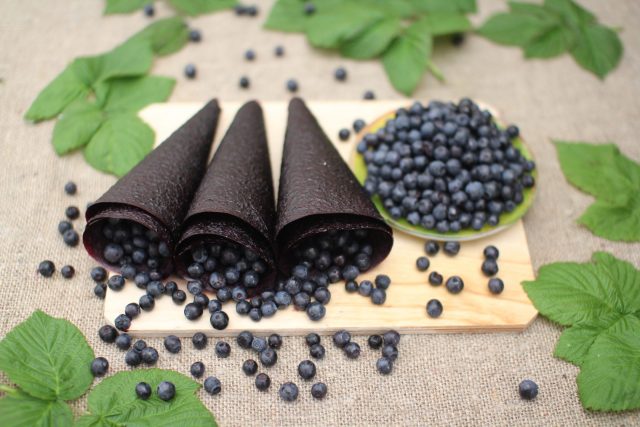 Blueberry confiture and marshmallow