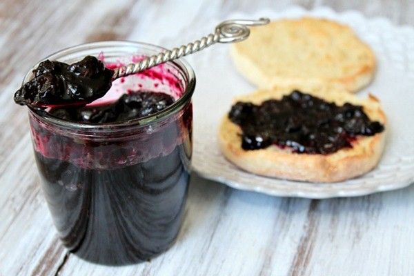 Blueberry jam for the winter: benefits, calories, simple recipes from frozen berries, Five Minute