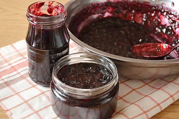 Blueberry jam for the winter: benefits, calories, simple recipes from frozen berries, Five Minute