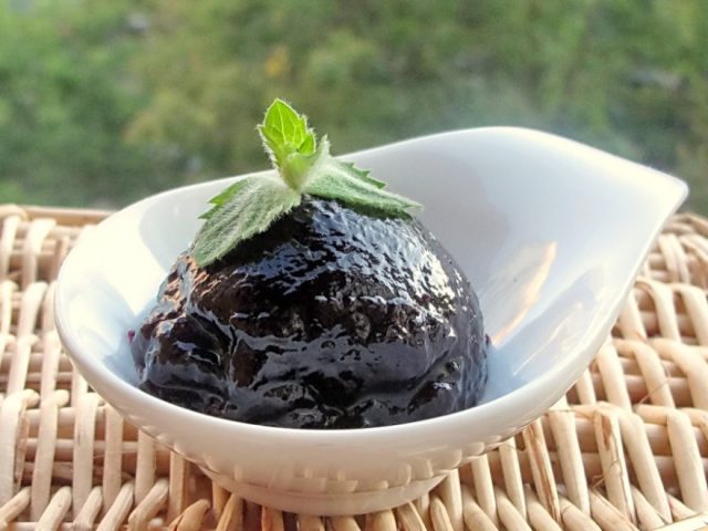 Blueberry jelly: recipes without gelatin and with gelatin