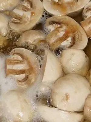 Boiled champignons: recipes for mushroom dishes