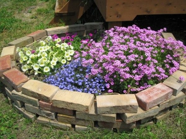 Borders for flower beds: do it yourself for the garden