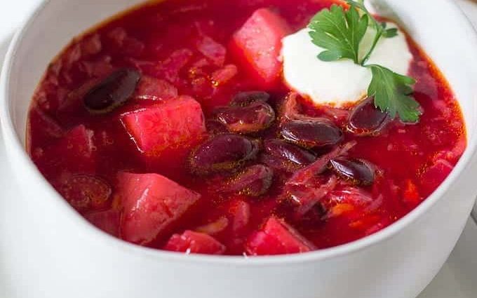 Borsch dressing in a slow cooker for the winter