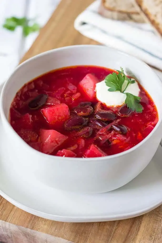 Borsch dressing in a slow cooker for the winter