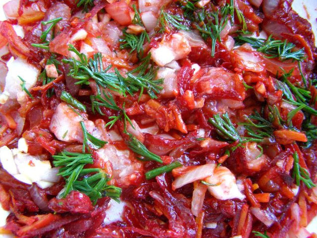 Borscht dressing with tomatoes