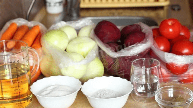 Borscht dressing with tomatoes