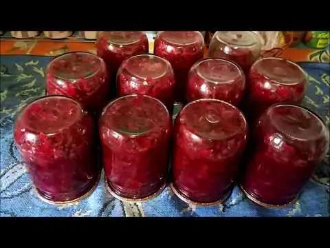 Borscht dressing with tomatoes