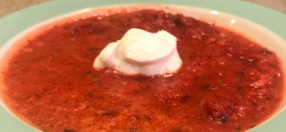 Borscht dressing with tomatoes