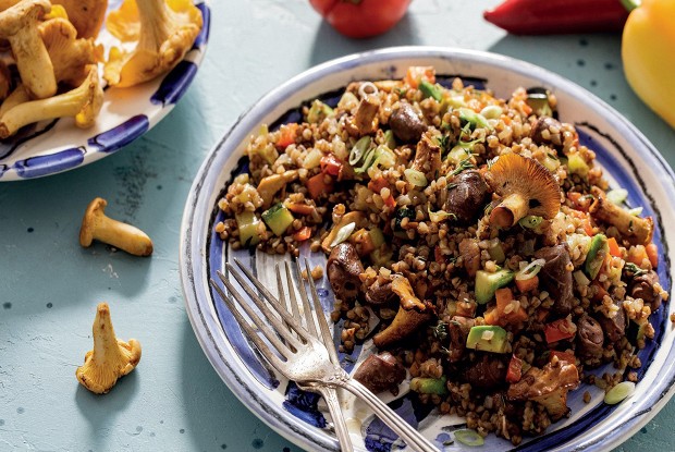 Buckwheat with chanterelle mushrooms: how to cook, recipes and photos