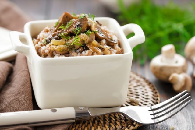 Buckwheat with chanterelle mushrooms: how to cook, recipes and photos