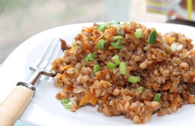 Buckwheat with chanterelle mushrooms: how to cook, recipes and photos