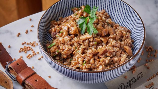 Buckwheat with porcini mushrooms and onions: recipe