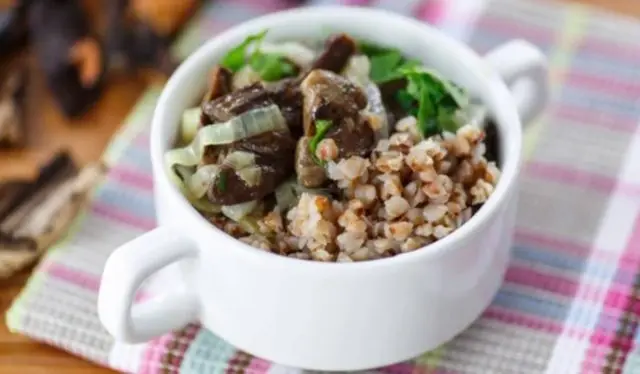 Buckwheat with porcini mushrooms and onions: recipe