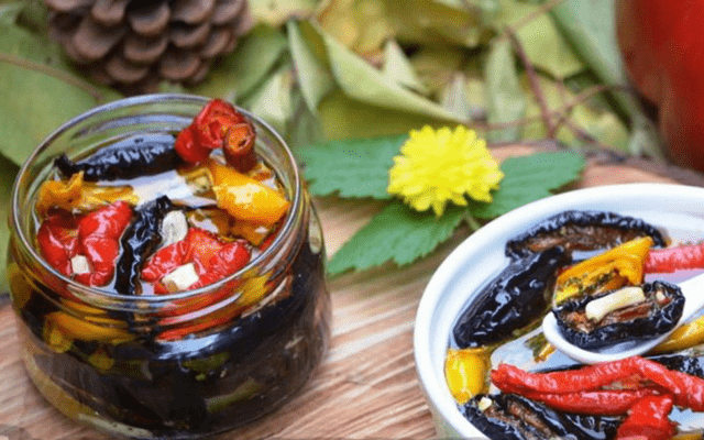 Bulgarian dried peppers in oil for the winter: the best recipes in the oven, in the dryer, in the microwave