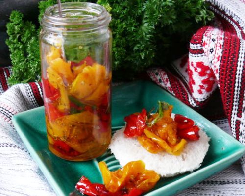 Bulgarian dried peppers in oil for the winter: the best recipes in the oven, in the dryer, in the microwave