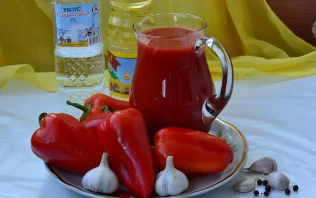 Bulgarian lecho on tomato juice for the winter