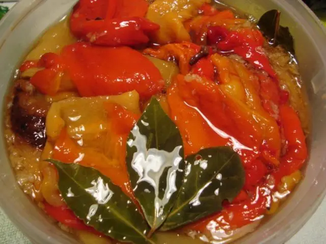 Bulgarian pepper in oil for the winter: delicious canning and pickling recipes with photos