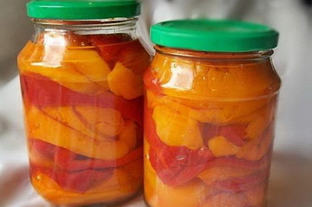 Bulgarian pepper in oil for the winter: delicious canning and pickling recipes with photos