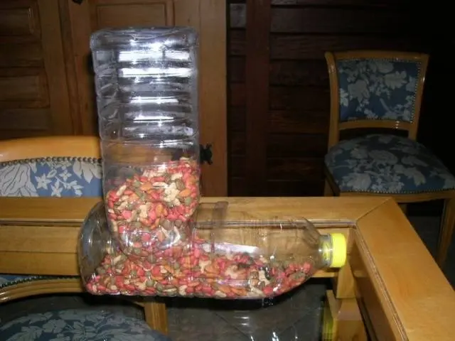 Bunker feeder for rabbits with their own hands + drawings