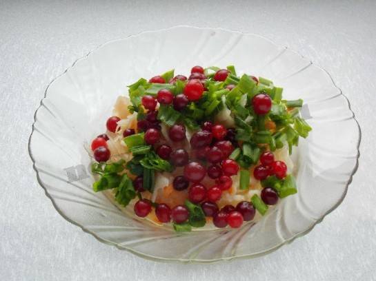 Cabbage pickled with cranberries for the winter