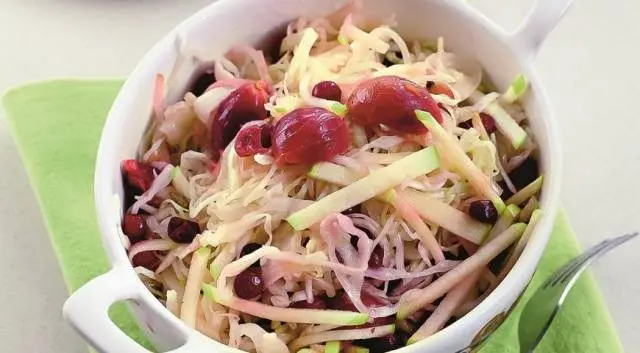 Cabbage pickled with cranberries for the winter