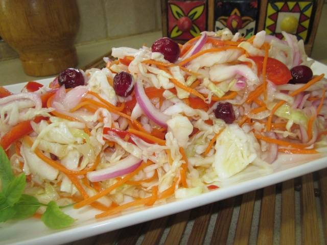 Cabbage pickled with cranberries for the winter