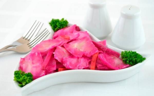 Cabbage with beets marinated for the winter