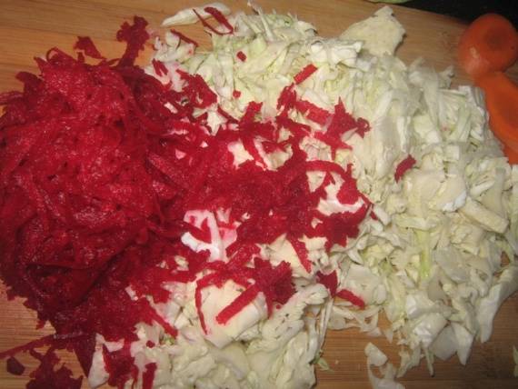 Cabbage with beets marinated for the winter