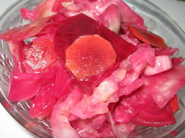 Cabbage with beets marinated for the winter