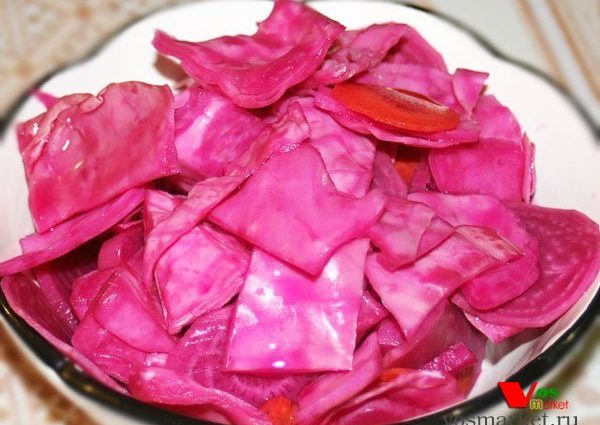 Cabbage with beets marinated for the winter