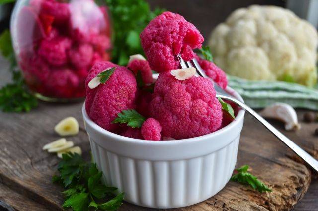 Cabbage with beets marinated for the winter