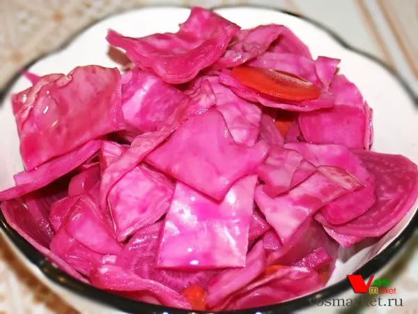 Cabbage with beets marinated for the winter