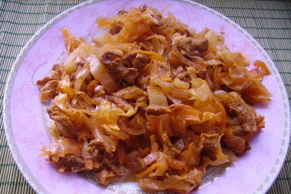 Cabbage with meat and mushrooms: delicious recipes