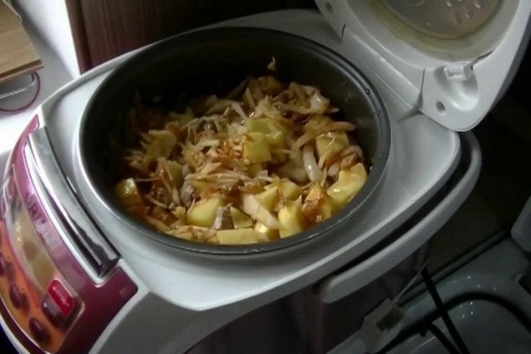 Cabbage with meat and mushrooms: delicious recipes