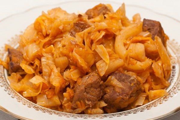 Cabbage with meat and mushrooms: delicious recipes