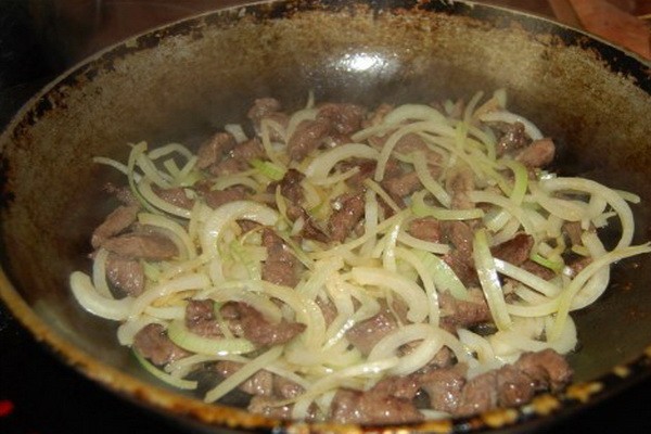 Cabbage with meat and mushrooms: delicious recipes