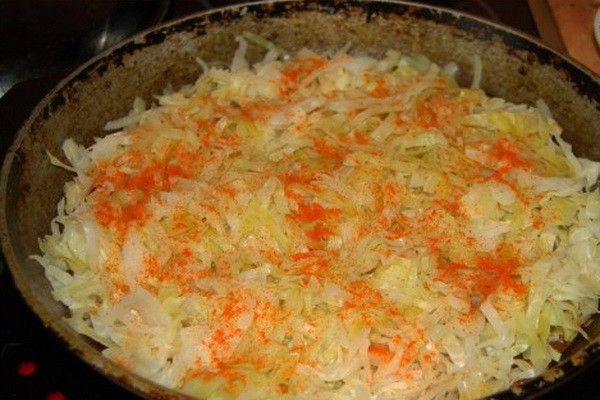 Cabbage with meat and mushrooms: delicious recipes