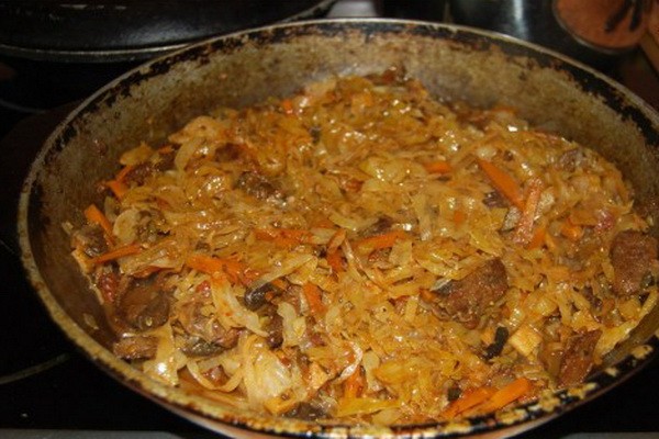 Cabbage with meat and mushrooms: delicious recipes