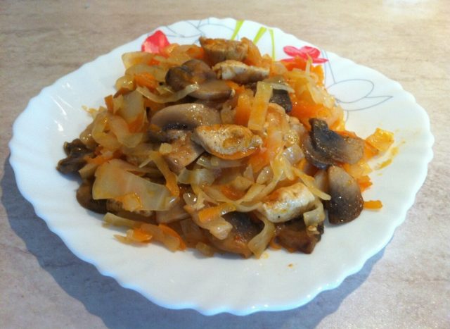 Cabbage with porcini mushrooms: cooking recipes