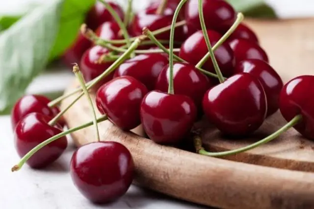 Can cherries be used for type 2 diabetes: benefits and harms, preparations for the winter