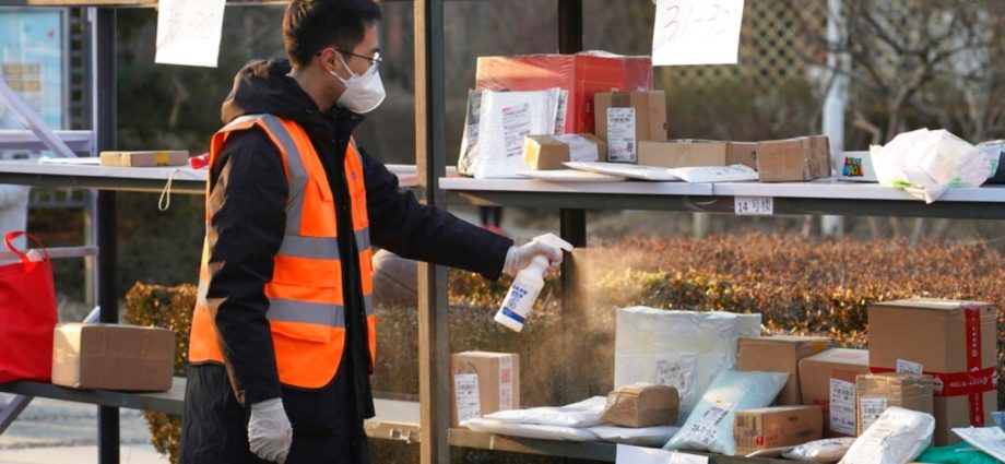 Can parcels from China transmit the coronavirus? [WE EXPLAIN]