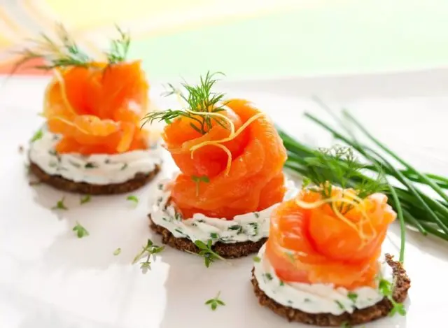 Canape with salmon on skewers and without: 17 recipes for original snacks with photos