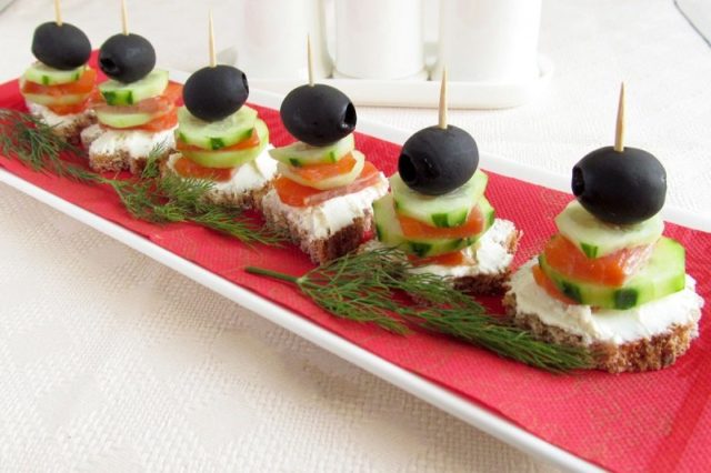 Canape with salmon on skewers and without: 17 recipes for original snacks with photos