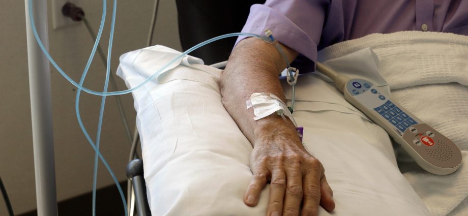 Cancer patients die earlier than married men